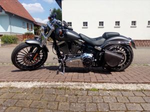 Sacoche Myleatherbikes Softail Breakout (41)